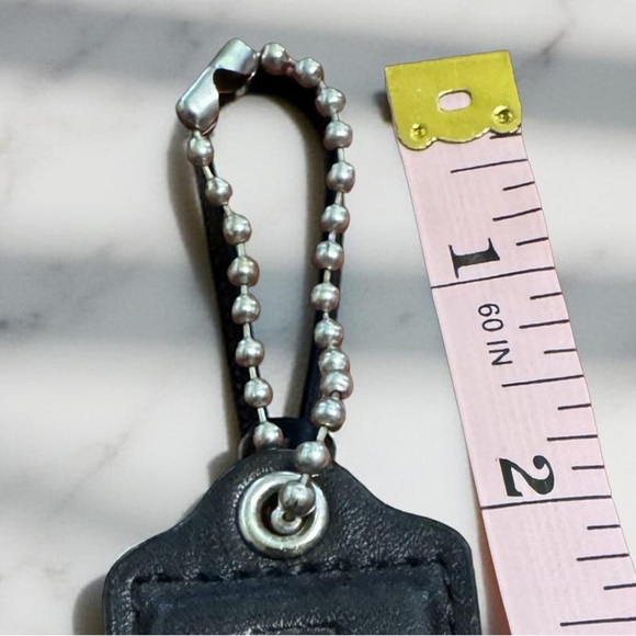 🤍 2.50" Coach Black Smooth Leather Hang Tag Bag Fob Charm Keychain,Vintage 90’s - Picture 3 of 4